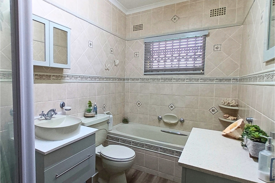 4 Bedroom Property for Sale in Beacon Bay Eastern Cape
